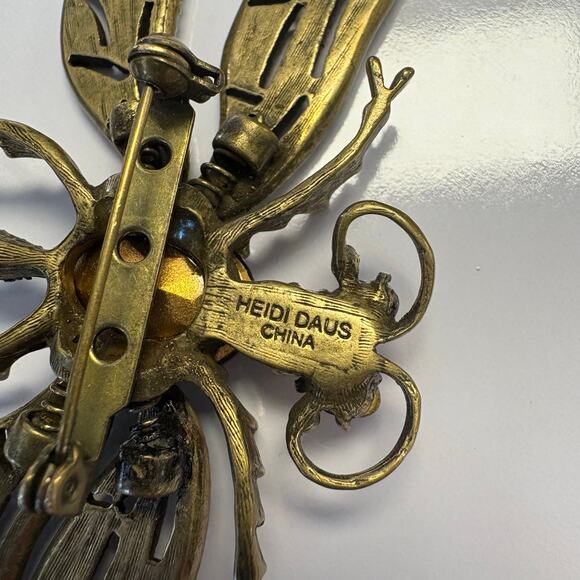 Heidi Daus Flutter Dragonfly Pin Purple Multicolor Crystal Brooch - Picture 6 of 8